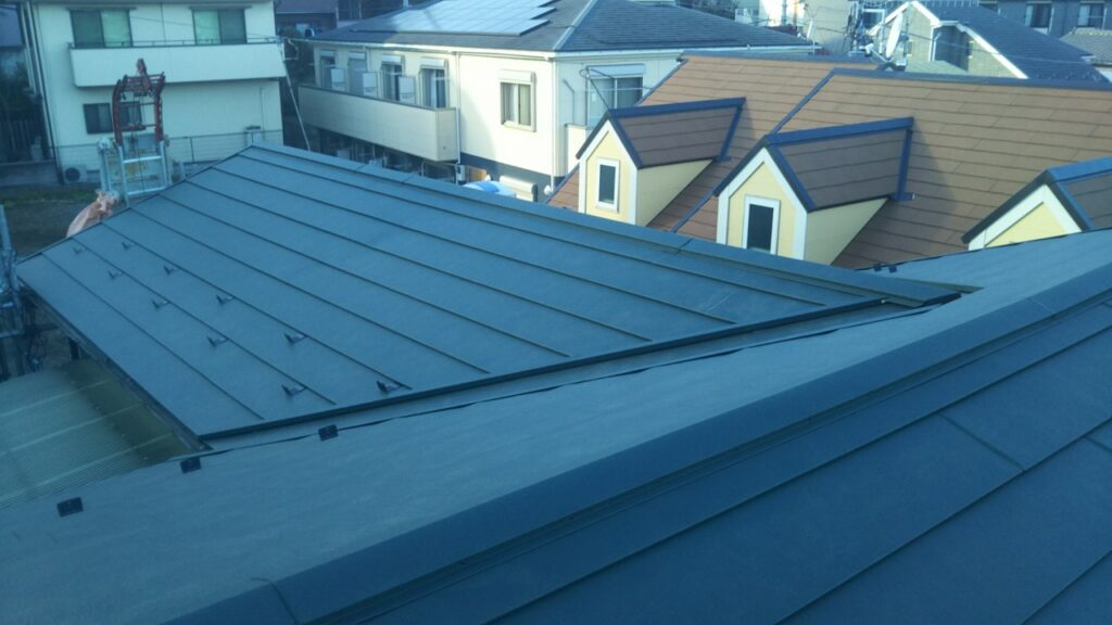 横浜市西区にて屋根葺き替え工事〈スーパーガルテクトで雨漏り修理〉 施工後